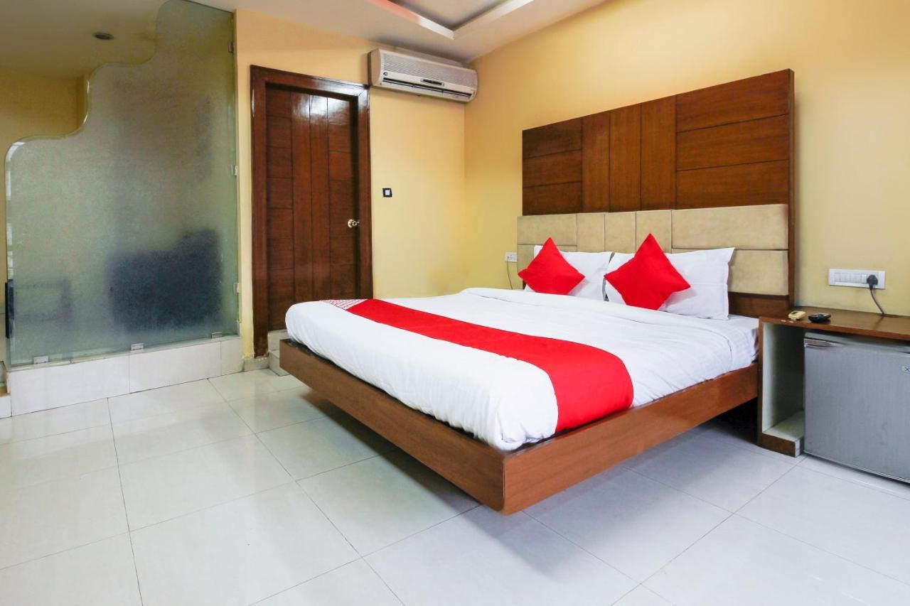 Oyo Hotel Metro International Near Lb Stadium Hyderabad Exterior photo
